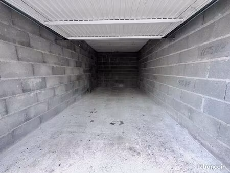 parking/box 18 m² aubière
