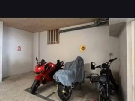 parking moto scooter 2 roue