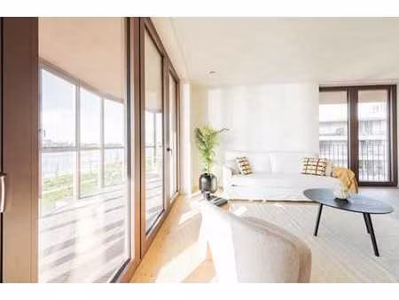 vivre grand sur les scheldekaaien avec de grandes terrasses