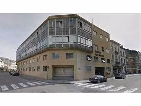 idéalement situé à 2 pas de la place flagey