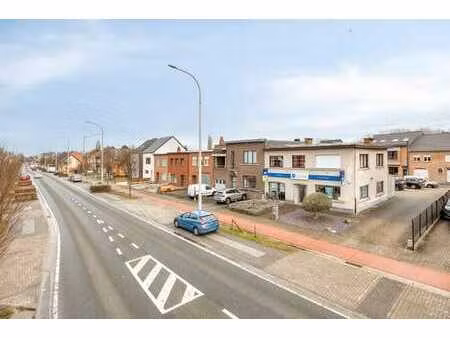 immeuble d'investissement avec bureau et appartement