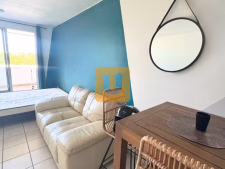 rare - studio idealement situe a saint-gilles les bains