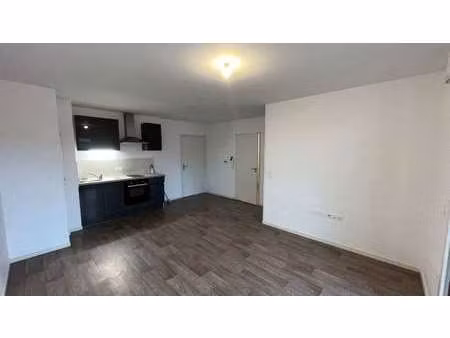 location appartement 2 pièces à noyal-châtillon-sur-seiche (35230) : à louer 2 pièces / 41