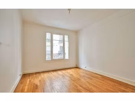 location appartement  m² t-1 à paris 18  1 004 €