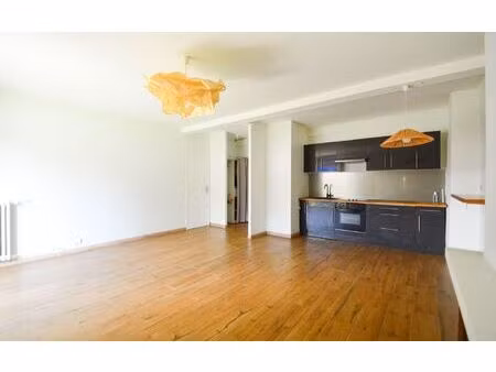 location appartement  m² t-2 à pau  625 €