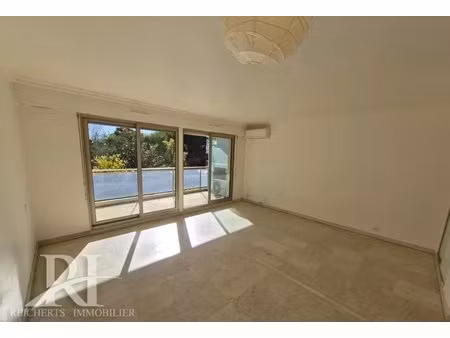 cannes montrose grand studio de 38m2 / terrasse / piscine