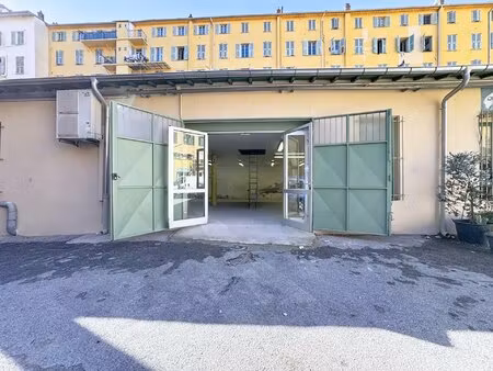 nice le port - local commercial sur 3 niveaux