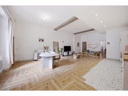 en exclusivité chez nestenn- appartement rénové de 80m2   2 chambres  en hyper centre de c