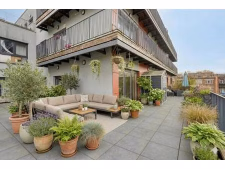 appartement 3 slaapkamers met ruim terras en staanplaats