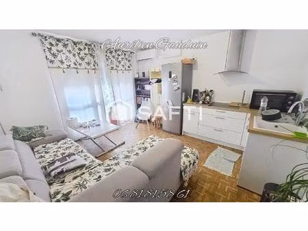 2 appartements avec jardin privatif + 2 locaux commerciaux