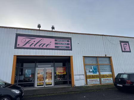 location local commercial  666.00m²  rochefort