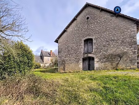 propriété de caractère avec maison et grange 19500 jugeals