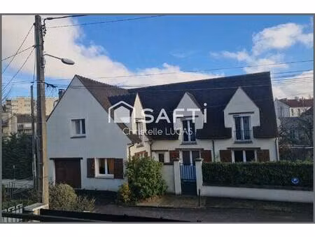 emplacemant rare et maison spacieuse  lumineuse