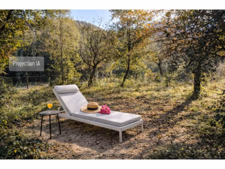 terrain de loisirs près de la rivière cadre naturel d'exce