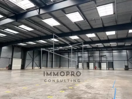 a louer / local d'activites entrepot 2750 m2 / louviers - ax