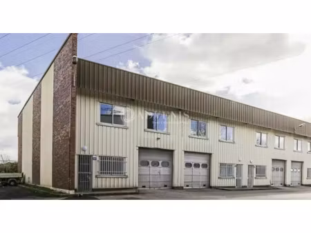 local d'activités a louer