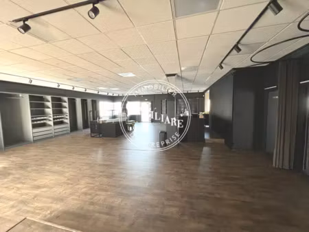 local commercial a louer