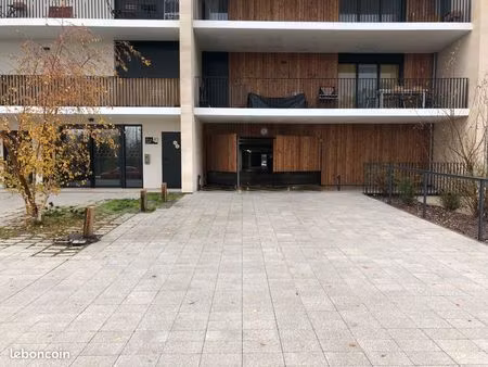 ◊ parking couvert – résidence riva – bruges (bordeaux lac)