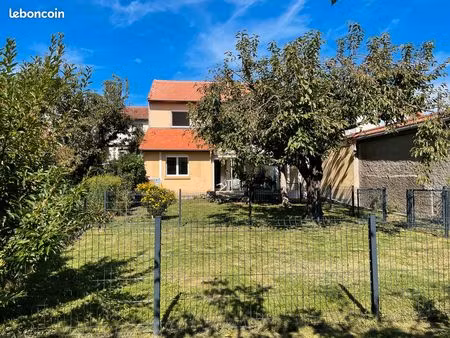 t4 magnifiquement rénové avec jardin