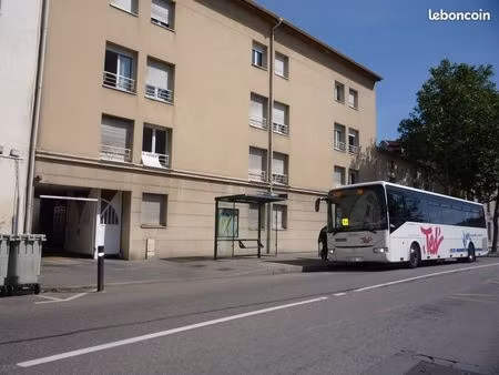nancy  proche place des vosges beau studio  parking  arrêts de bus