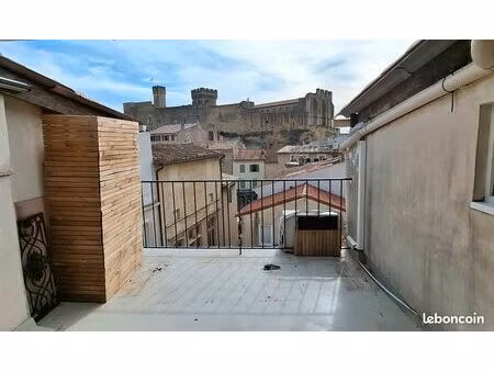 à louer – superbe duplex meublé au cœur du centre historique de salon-de-provence