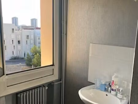 particulier loue à l’année en vide grand f3 de 75 m2 très lumineux 6 eme étage avec ascens