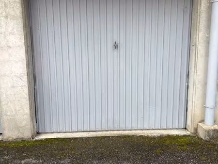 loue garage sécurisé et fermé + place de parking privatif albigny