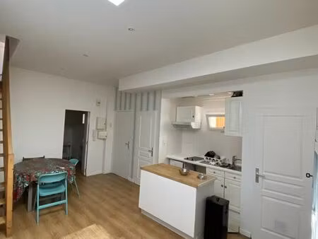 bordeaux victoire/st nicolas 3 pièces meublé 45 80 m2 à 882 euroscc/mois