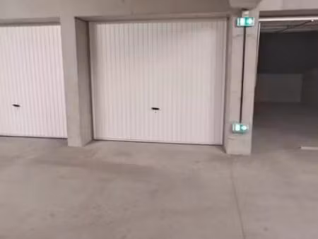 parking/box 1 pièce 15 m²