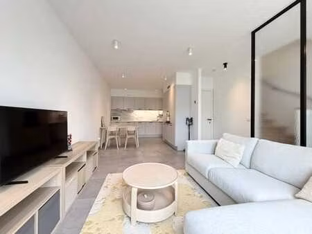 national golf brussels - duplex meublé avec parking - peb a