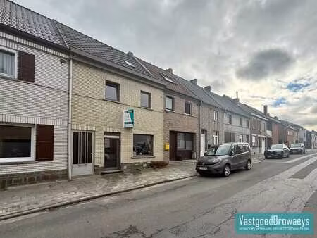 te renoveren starterswoning met ruime tuin