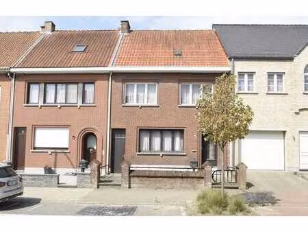 te renoveren  ruime woning met grote tuin in bazel