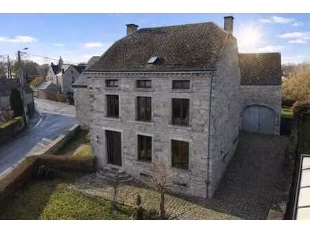 maison authentique en pierre avec grange à wavreille