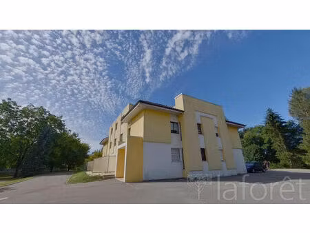 f2 lumineux  chauffage inclus  bus à proximité