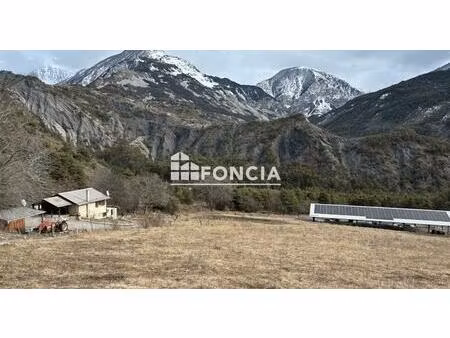 vallée de la haute bléone  maison avec terres agricoles hangar et serres