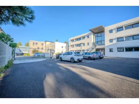 location meublée locaux professionnels 4 pièces 97 m² à la rochelle (17000)  2 200 €