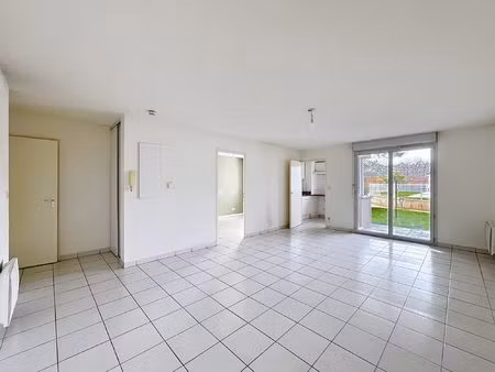 grand t2 en rez-de-jardin