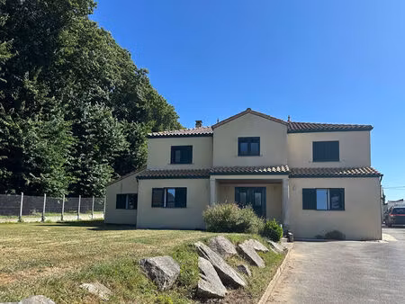 spacieuse maison avec dépendance  lanester