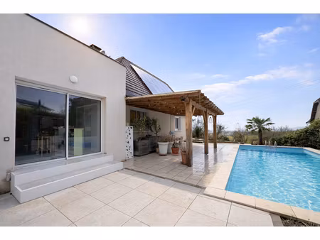 renaison - maison de caractère - 6 chambres avec piscine et vue dégagée
