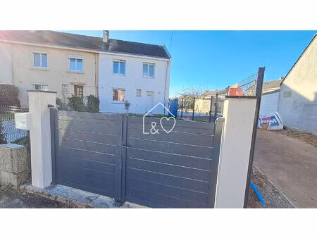 maison rénovée à neuf  3 chambres sur 215m² de terrain.