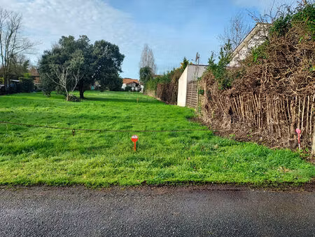 terrain à bâtir proche du bourg du château de 849 m2