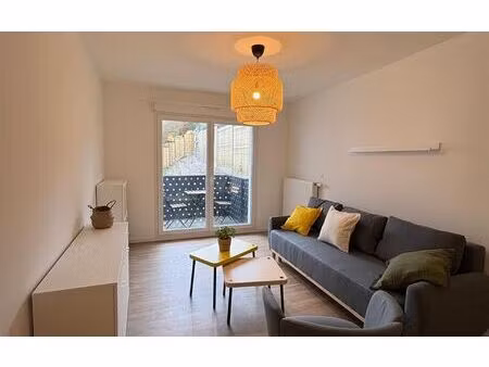 location appartement  m² t-2 à brest  700 €