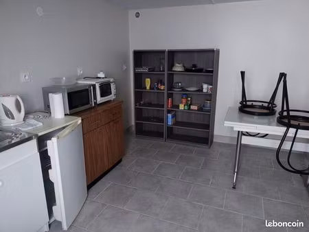 petit studio indépendant  entièrement meublé et bien équipé