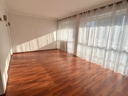 beau t3 lumineux de 75 m² avec balcon