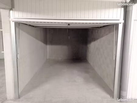 garage / box ferme 13m2 en sous-sol sécurisé vieille chapelle bd des amis