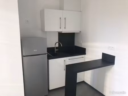 joli studio dans residence + place parking