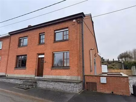 bonne maison au coeur du village