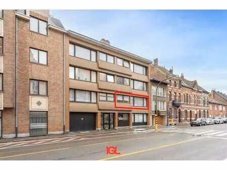 spacieux appartement avec 2 chambres à coucher et garage ...