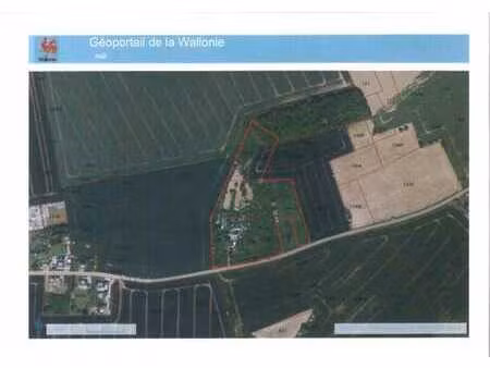 pâtures et bâtiment rural