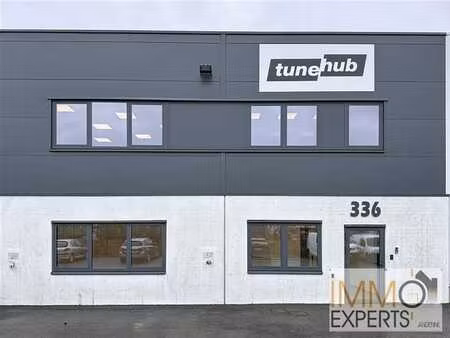 bel espace professionnel entrepôt et bureaux sur pas loin de